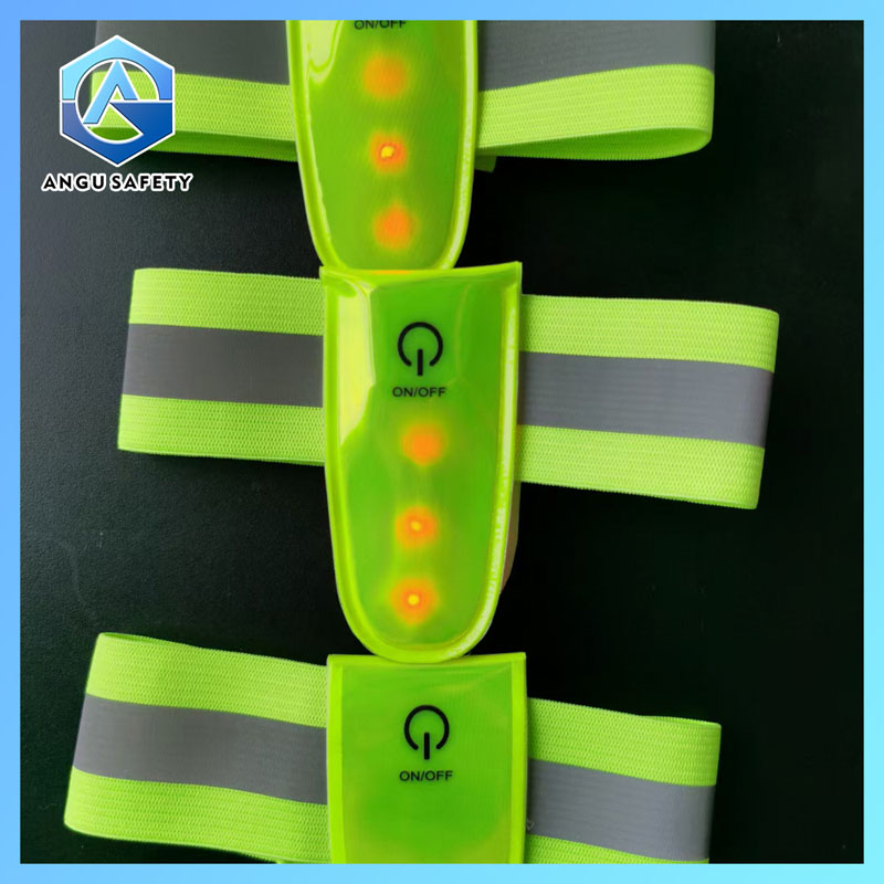 ¡Deje que el clip reflectante LED de la lámpara de mochila ilumine su línea de seguridad en la carretera nocturna!